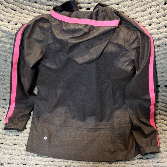 Lululemon The Drizz Lightweight Rain Jacket in Black Cherry Size 4 - Picture 10 of 16